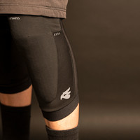 bluegrass-aura-knee-mtb-kneepads-P35-details-optimized-movement-and-fit